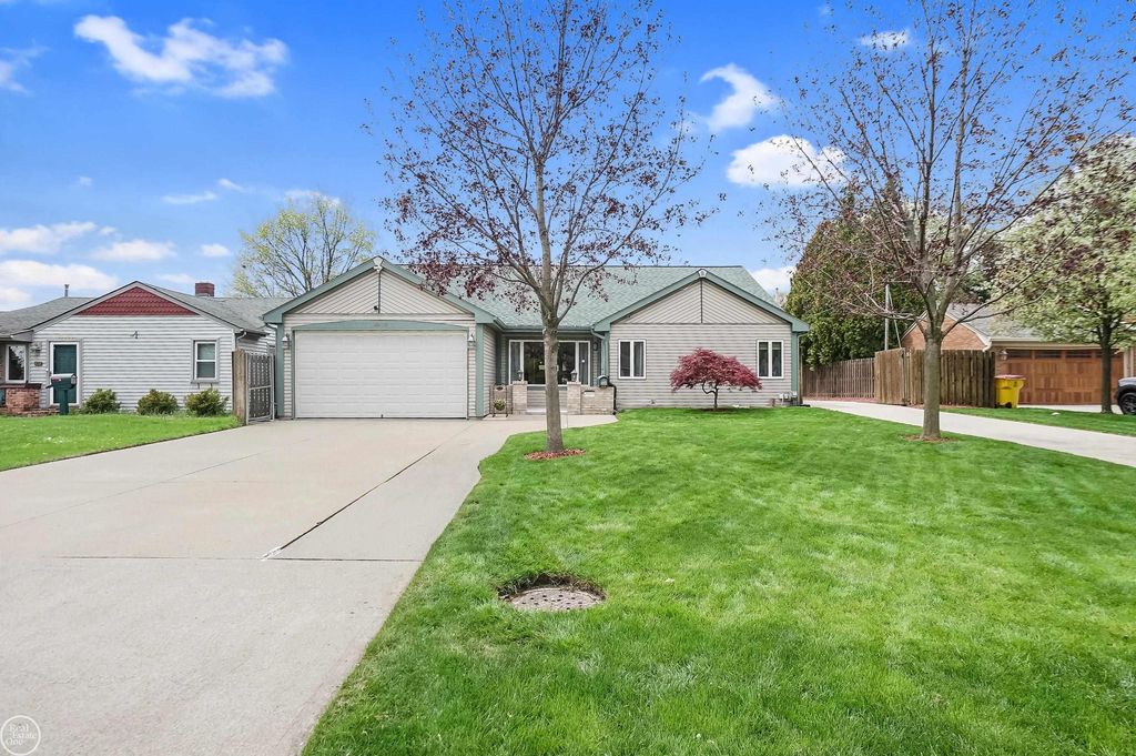 45073 Grant Park, Utica, MI 48317