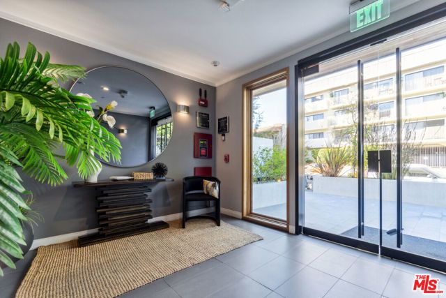 132 N Swall Drive 202, Los Angeles, CA 90048