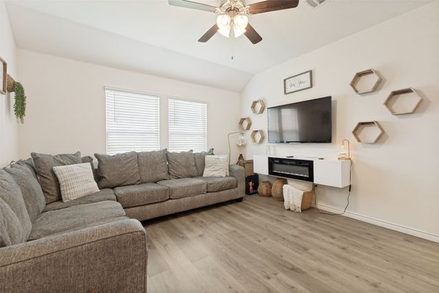 756 Daybreak Lane, Lavon, TX 75166