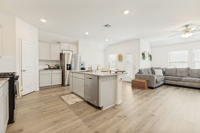 756 Daybreak Lane, Lavon, TX 75166