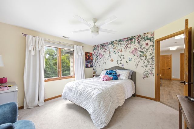 8N055 Secretariat Court, St. Charles, IL 60175