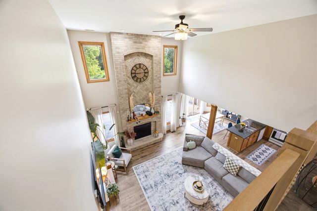 8N055 Secretariat Court, St. Charles, IL 60175