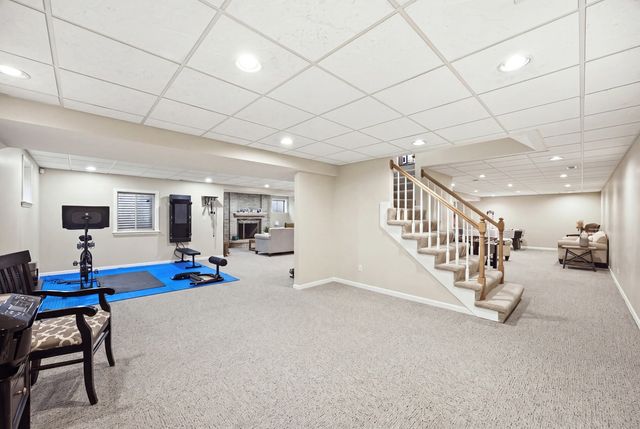 8N055 Secretariat Court, St. Charles, IL 60175
