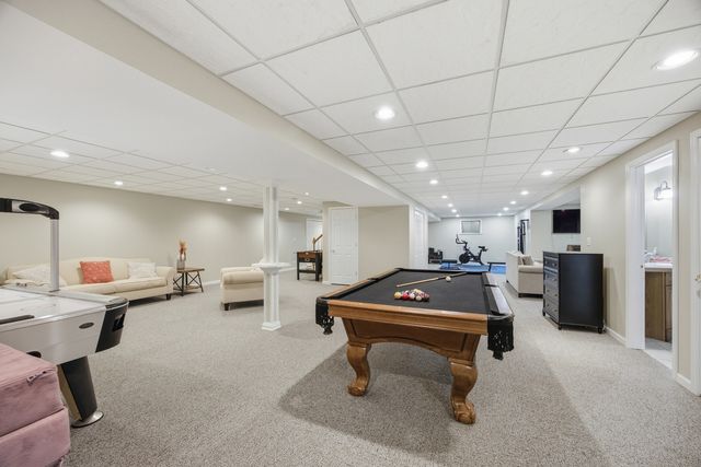 8N055 Secretariat Court, St. Charles, IL 60175