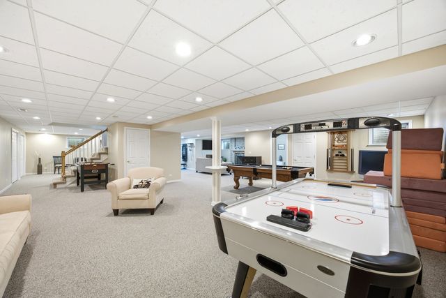 8N055 Secretariat Court, St. Charles, IL 60175
