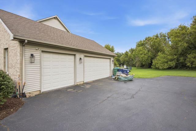 8N055 Secretariat Court, St. Charles, IL 60175