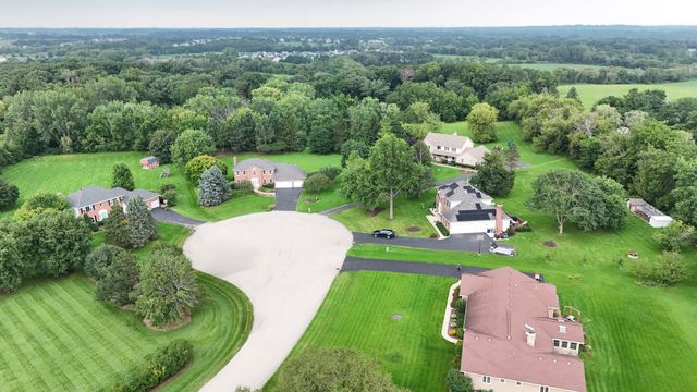 8N055 Secretariat Court, St. Charles, IL 60175