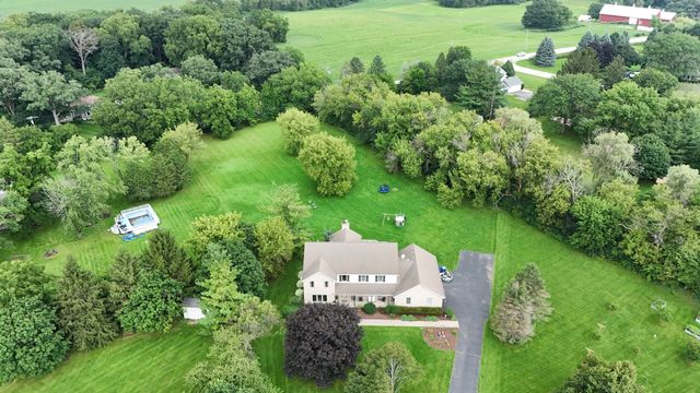 8N055 Secretariat Court, St. Charles, IL 60175