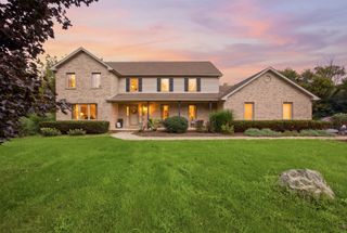 8N055 Secretariat Court, St. Charles, IL 60175