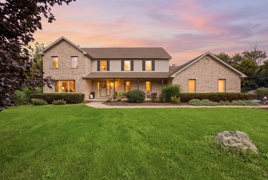 8N055 Secretariat Court, St. Charles, IL 60175