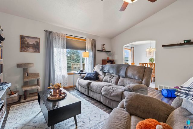 7208 W 66th St Street, Sioux Falls, SD 57106