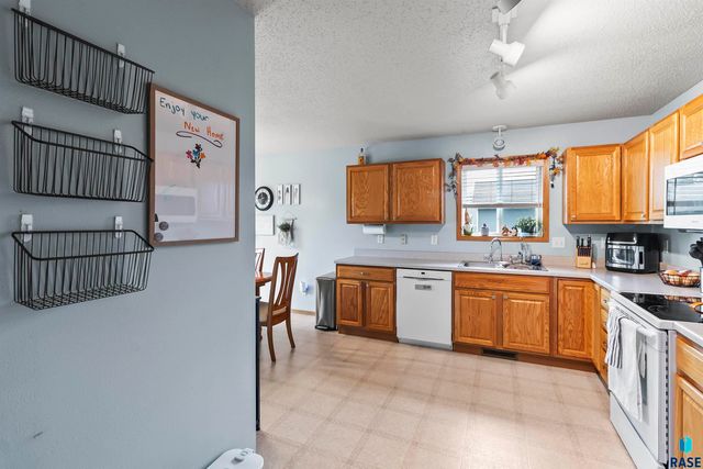 7208 W 66th St Street, Sioux Falls, SD 57106