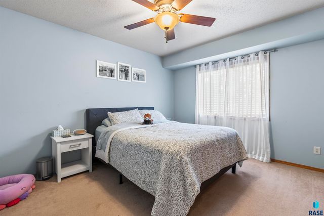 7208 W 66th St Street, Sioux Falls, SD 57106