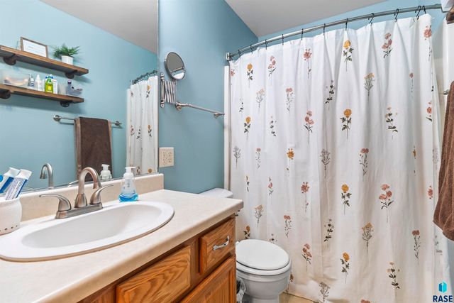 7208 W 66th St Street, Sioux Falls, SD 57106