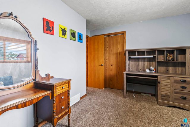 7208 W 66th St Street, Sioux Falls, SD 57106