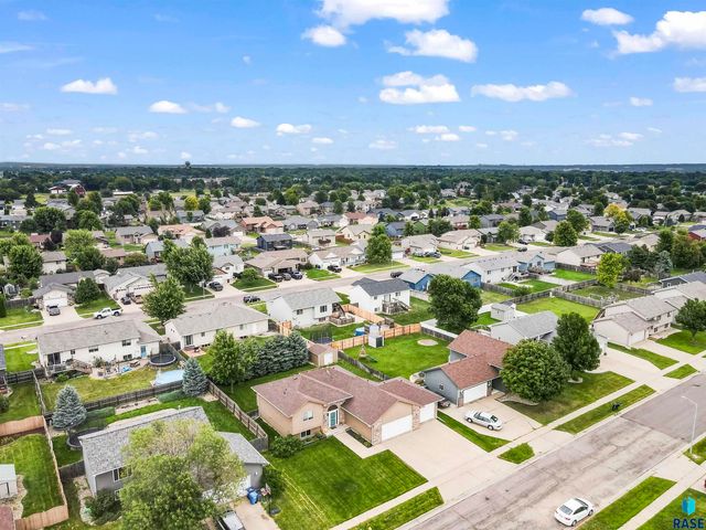 7208 W 66th St Street, Sioux Falls, SD 57106