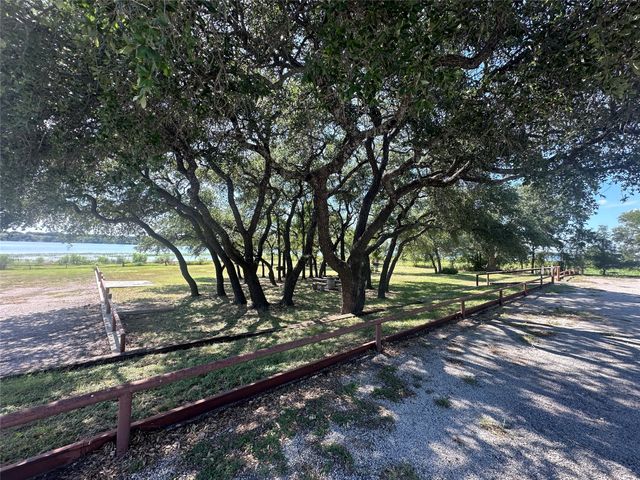 3100 Shady Oaks Drive, Brownwood, TX 76801