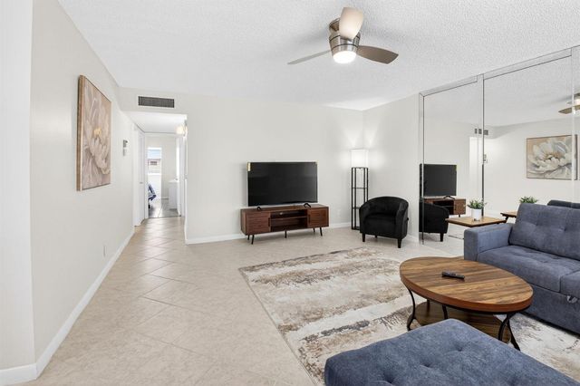 173 Flanders D, Delray Beach, FL 33484