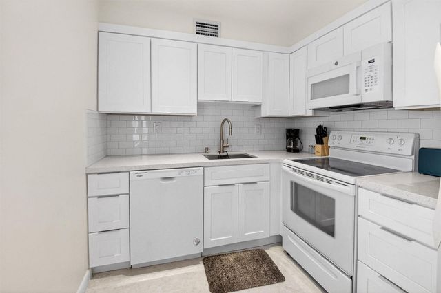 173 Flanders D, Delray Beach, FL 33484