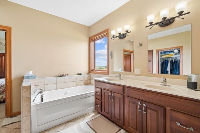 6078 Highway T-38 Highway N, Grinnell, IA 50112