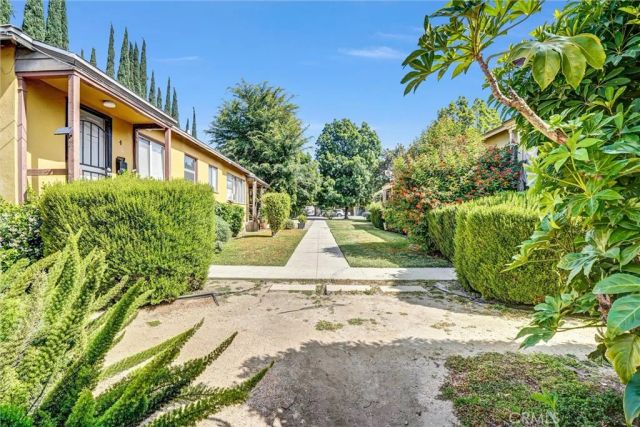 15212 Victory Blvd, Van Nuys, CA 91411