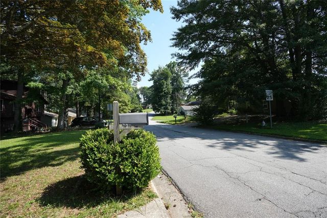 8265 Park Ridge Drive, Riverdale, GA 30274