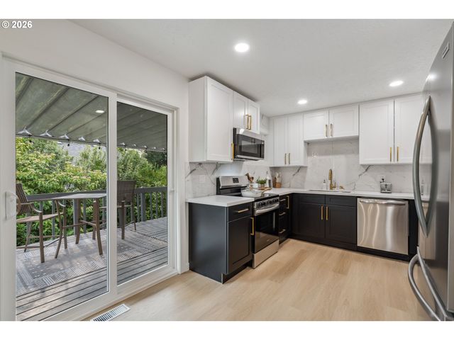 950 Se 18TH Ave, Hillsboro, OR 97123