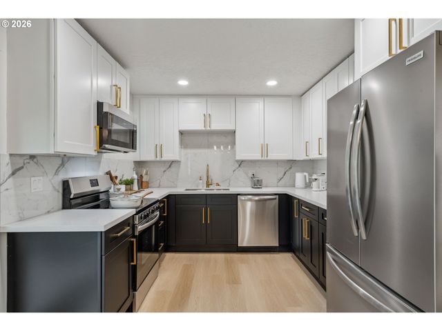 950 Se 18TH Ave, Hillsboro, OR 97123