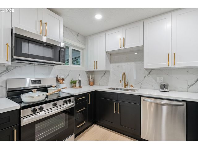 950 Se 18TH Ave, Hillsboro, OR 97123