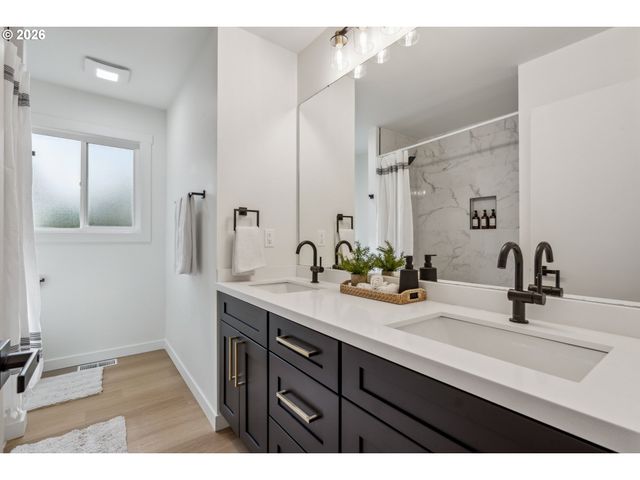 950 Se 18TH Ave, Hillsboro, OR 97123