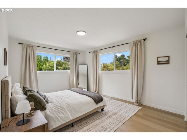 950 Se 18TH Ave, Hillsboro, OR 97123