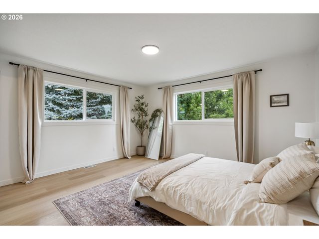 950 Se 18TH Ave, Hillsboro, OR 97123