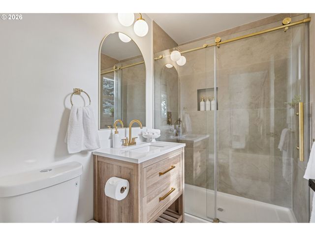 950 Se 18TH Ave, Hillsboro, OR 97123