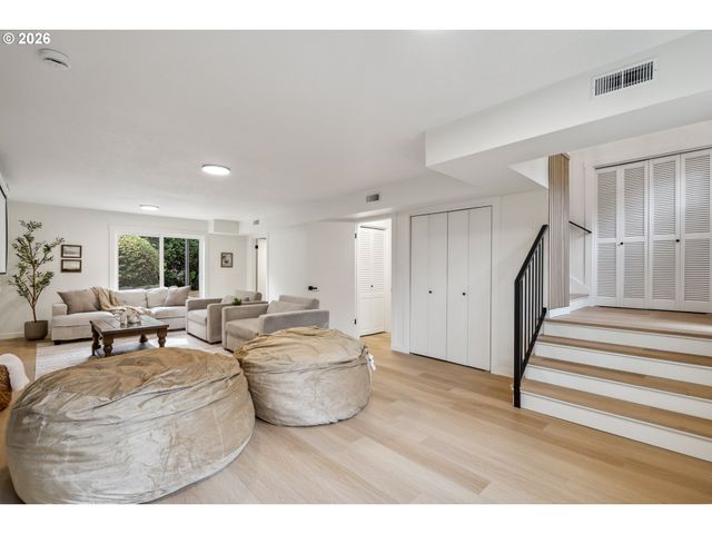 950 Se 18TH Ave, Hillsboro, OR 97123