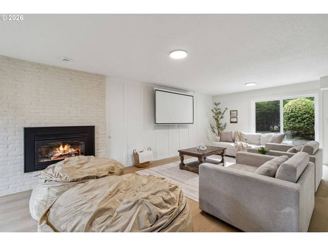 950 Se 18TH Ave, Hillsboro, OR 97123