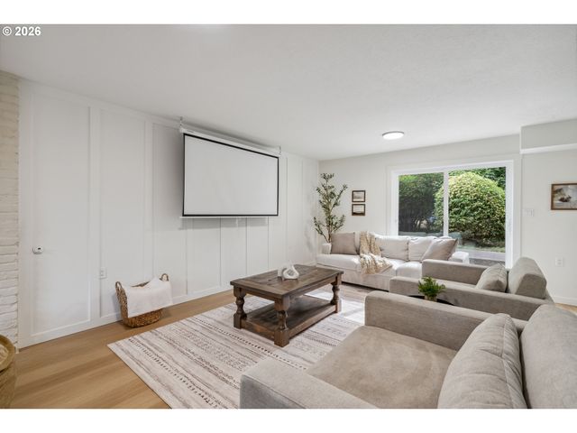 950 Se 18TH Ave, Hillsboro, OR 97123