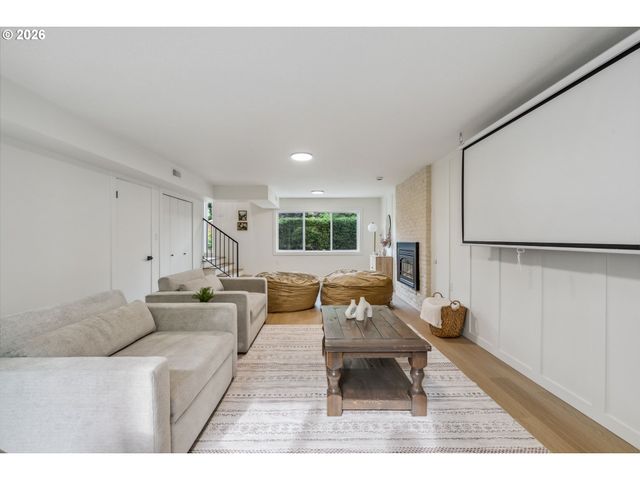 950 Se 18TH Ave, Hillsboro, OR 97123