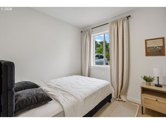 950 Se 18TH Ave, Hillsboro, OR 97123