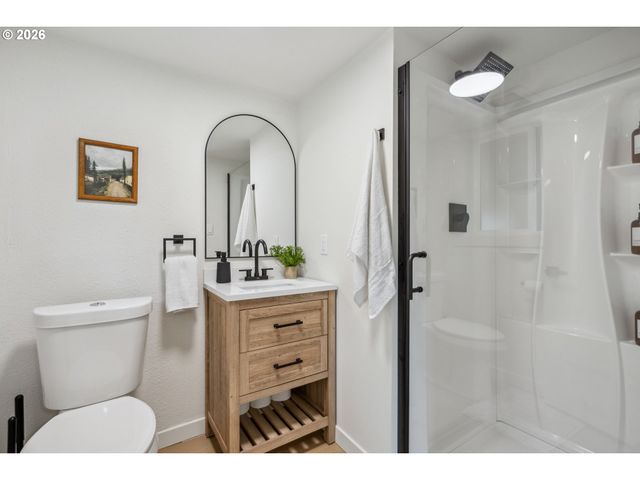 950 Se 18TH Ave, Hillsboro, OR 97123