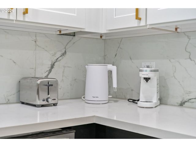 950 Se 18TH Ave, Hillsboro, OR 97123