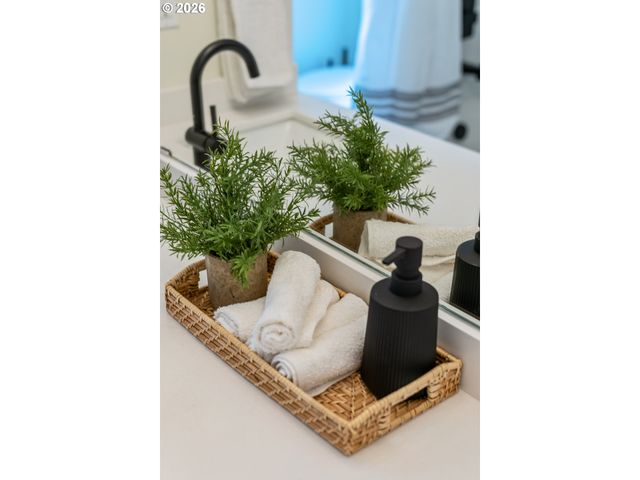 950 Se 18TH Ave, Hillsboro, OR 97123