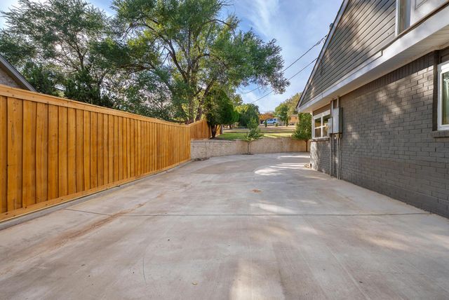 110 CAPROCK Lane, Amarillo, TX 79118