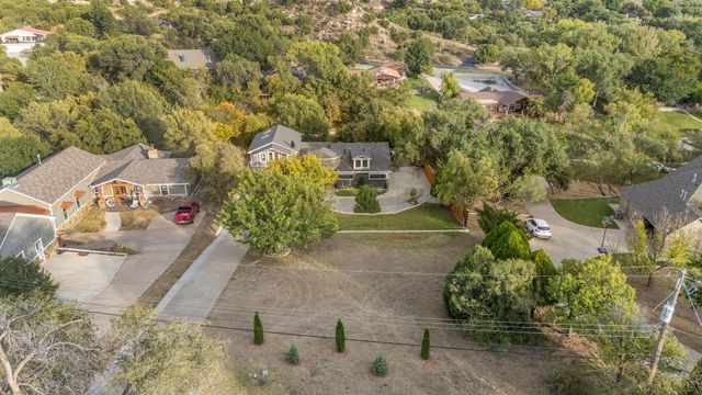 110 CAPROCK Lane, Amarillo, TX 79118