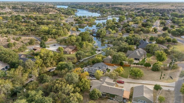 110 CAPROCK Lane, Amarillo, TX 79118