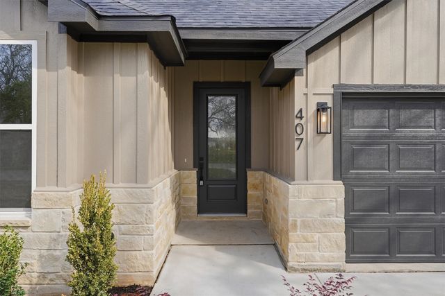 407 E Boyd Avenue, Boyd, TX 76023