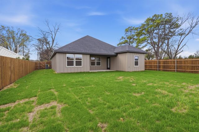 407 E Boyd Avenue, Boyd, TX 76023