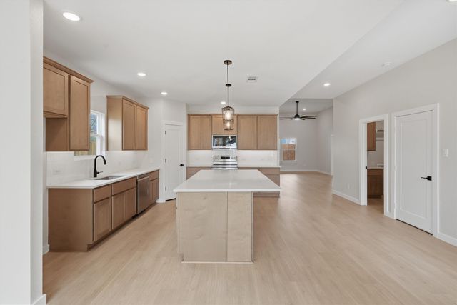 407 E Boyd Avenue, Boyd, TX 76023