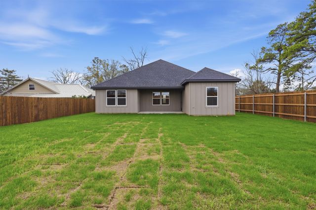 407 E Boyd Avenue, Boyd, TX 76023