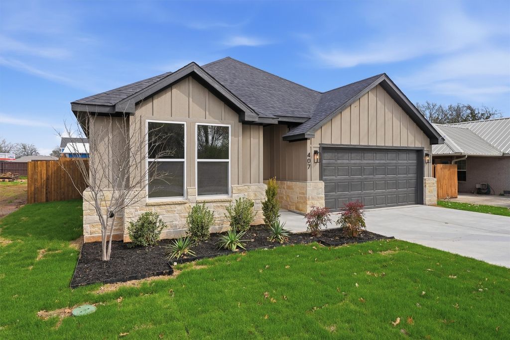 407 E Boyd Avenue, Boyd, TX 76023