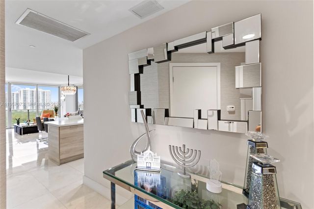 16385 Biscayne Blvd 1007, North Miami Beach, FL 33160